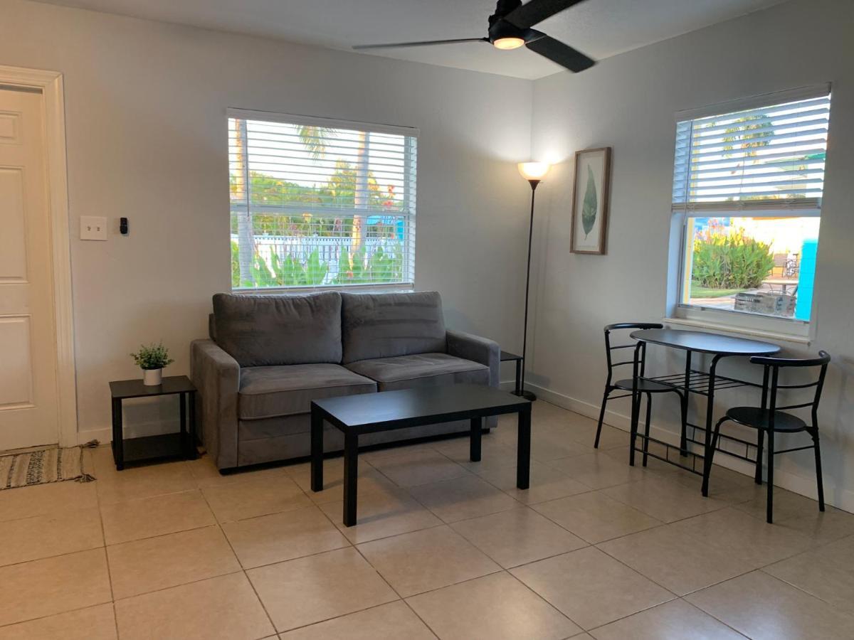 Poolside King Cottage With Kitchen - 10 Minutes To Beach! Fort Myers Exterior foto